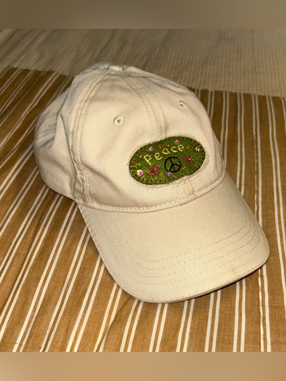 Natural Life cream ball cap peace